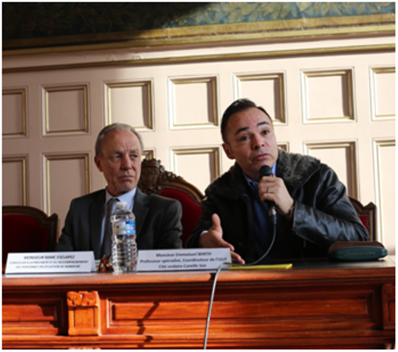 hand table ronde 2.png